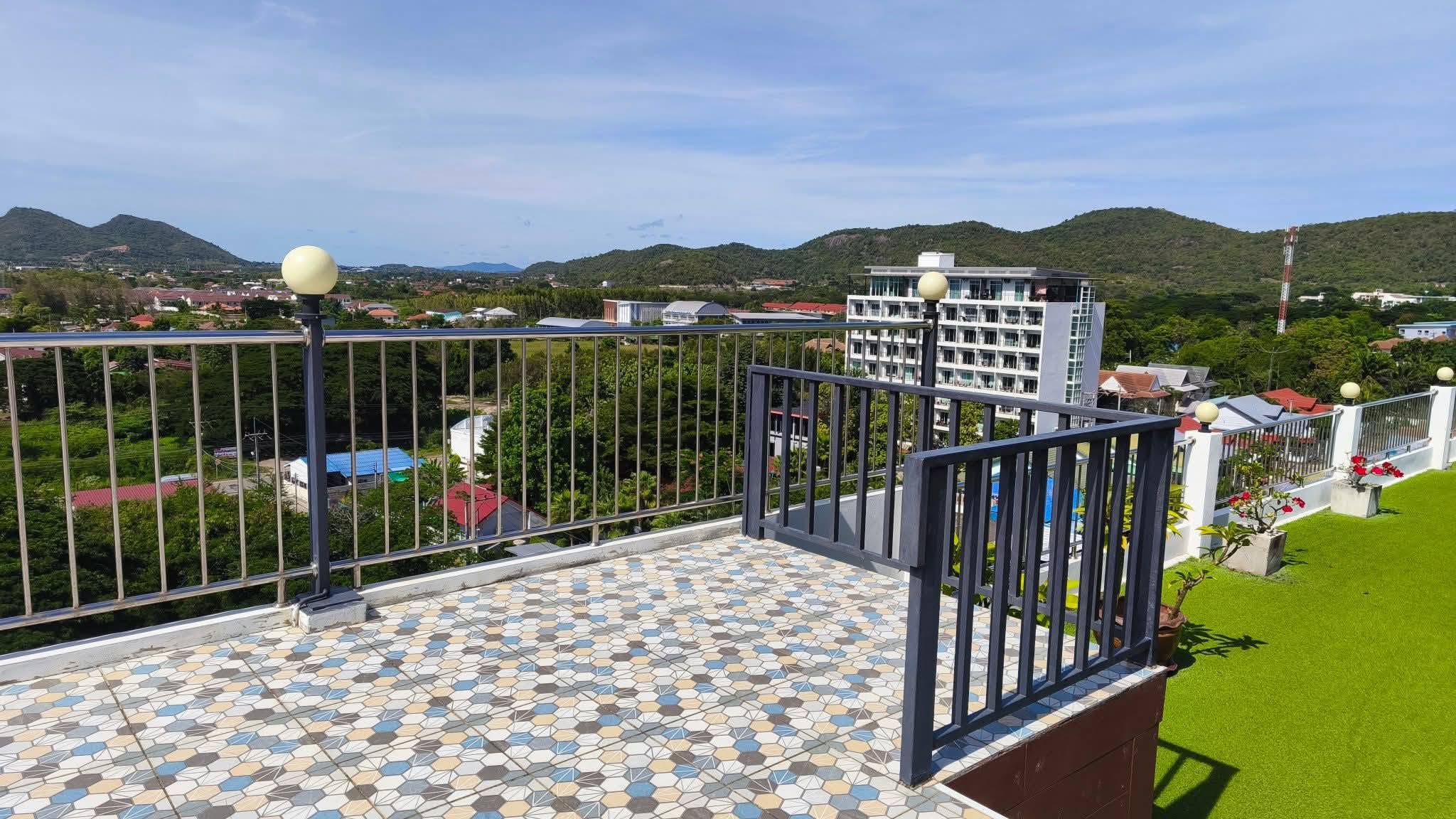 Rooftop deck